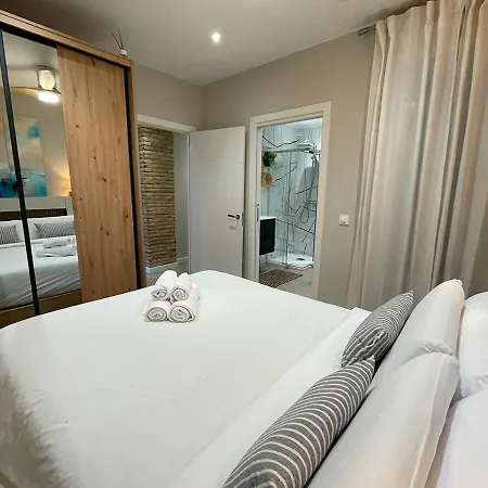 2br Patio & Pool Arenas Apartman